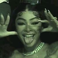 NO TE QUIERO VER HABLANDO CON NADIE