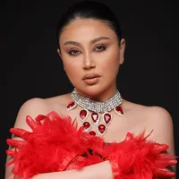 DAMLA ŞƏRƏFSİZ