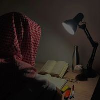 لحد يستخدم الصوت