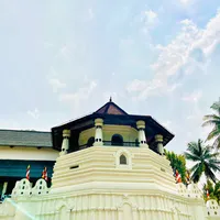 ගලනා සීත ජලේ