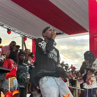 SHE JUS A FALLA BACK A MI