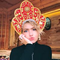 у нее бумер 6 модели и хата