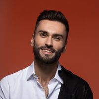 Иностранец Нодар Ревия