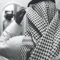 صغير خله يدلل احبه
