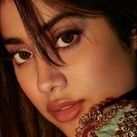 ayesha_9099