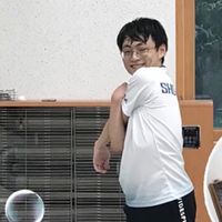 nhạc nền - Polar bear rips ppl to shreds