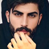 لبسهم برجليه