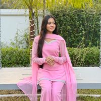 falguni_raj_lucky8