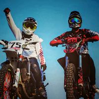 dirt_life28pkr