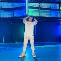 Cai Verzi Pe Pereti Dance
