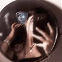 لا حد يستخدم الصوت...