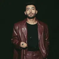 Benim Sana Acilen Sarılmam Lazım