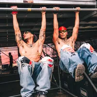 LOS POWER WOW MOMENT