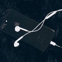 escuchaconaudifonos