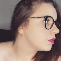 curvy_laurine