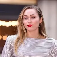 Miley Cyrus e Ariana Grande cover