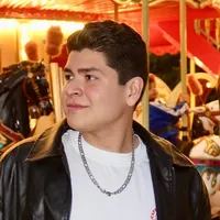 POR LO MENOS MI AMIGA Y YO SI ACEPTAMOS