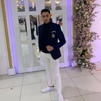 Acolo sus cine pleca