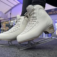 icegirl_figureskater