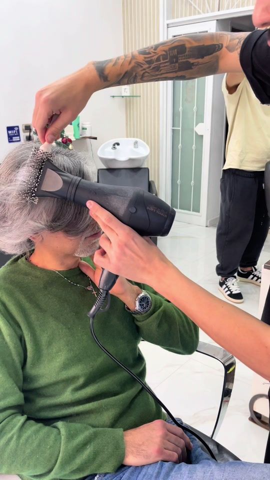 TikTok video thumbnail by cr_hairsalon_