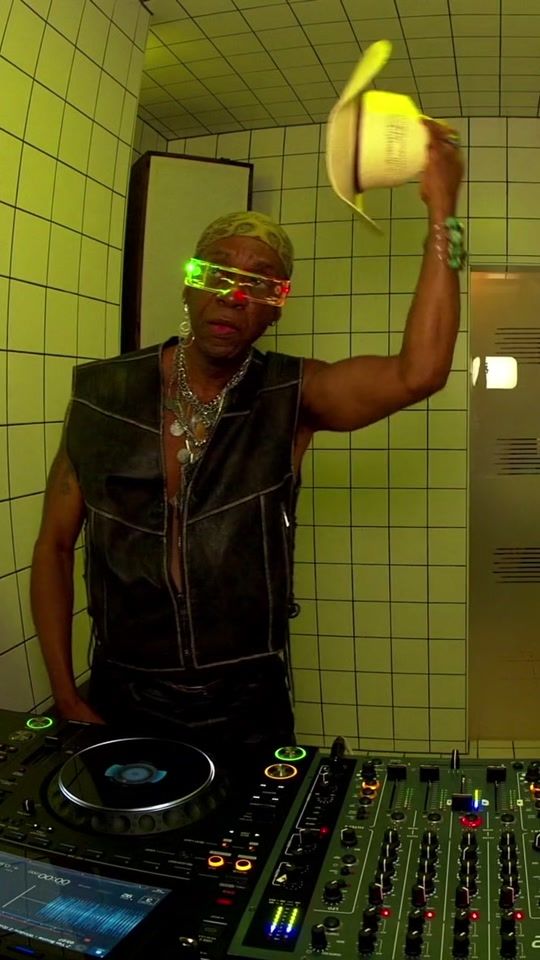 TikTok video thumbnail by hoer.berlin