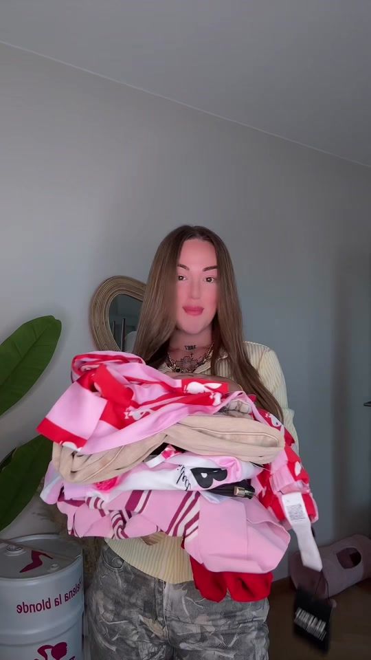 TikTok video thumbnail by helena_la_blonde